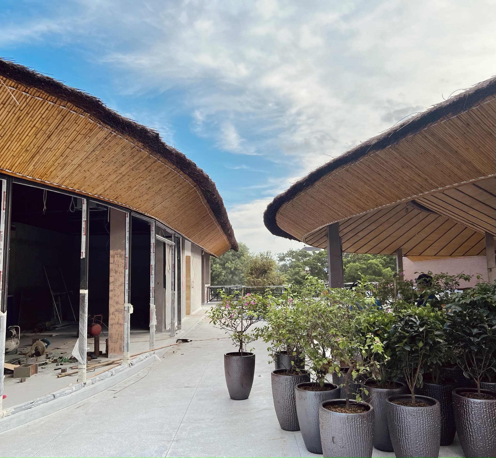 Thi công nhà hàng Đôi Dép Bãi Cháy Quảng Ninh X8Design